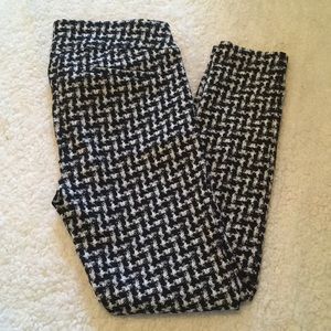 Black and white patterned stretchy dress pants